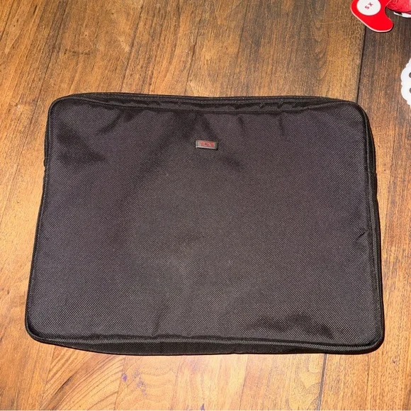 Tumi laptop sleeve cover - Picture 1 of 6